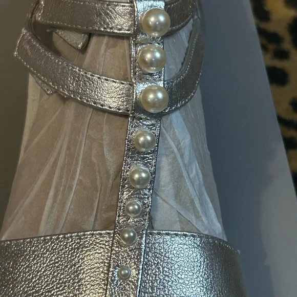 NIB VIONIC Mikah Silver Metallic Leather Sandals Size 7 - Picture 9 of 10